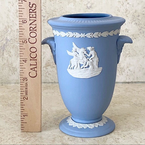 Vintage WEDGWOOD Blue Jasperware Pegasus NeoClassical 6” Vase - Picture 4 of 13
